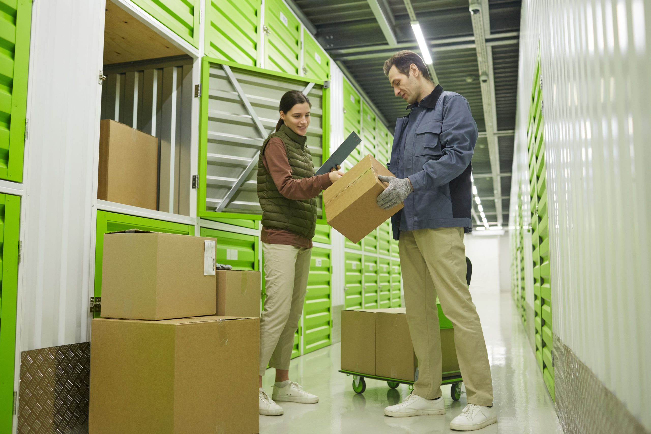 people-shipping-boxes-min
