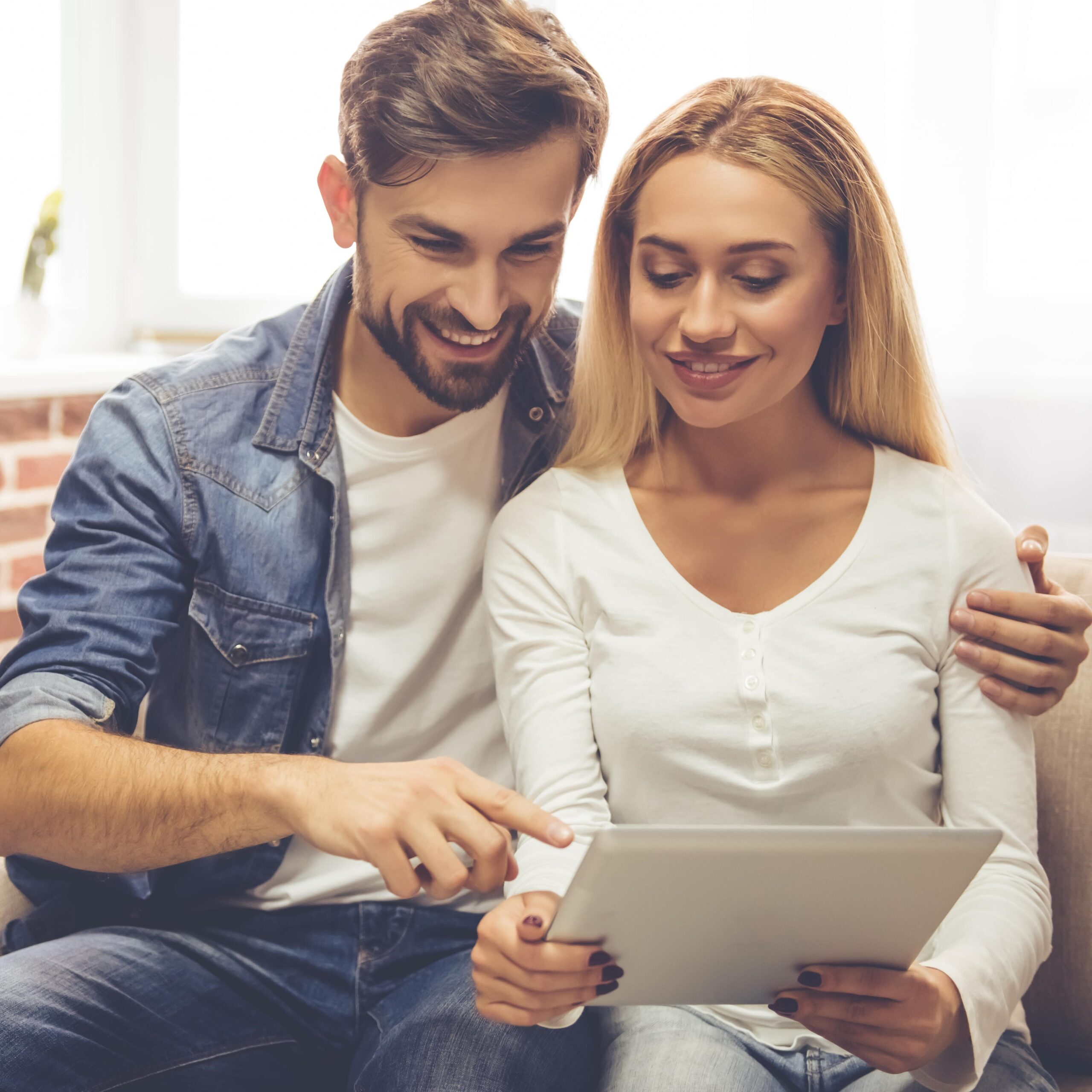 happy-couple-with-gadget-2021-08-29-16-11-24b